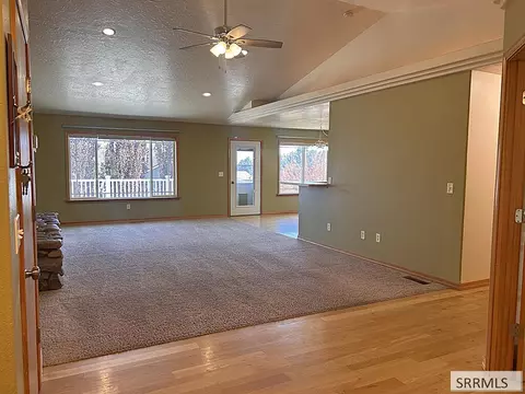 Living - 712 Monroe St, Salmon, ID 83467 photo 1 of 14