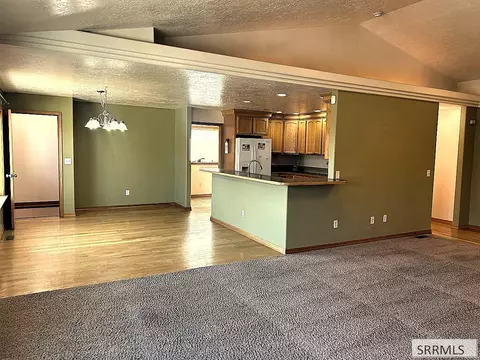 Living - 712 Monroe St, Salmon, ID 83467 photo 5 of 14