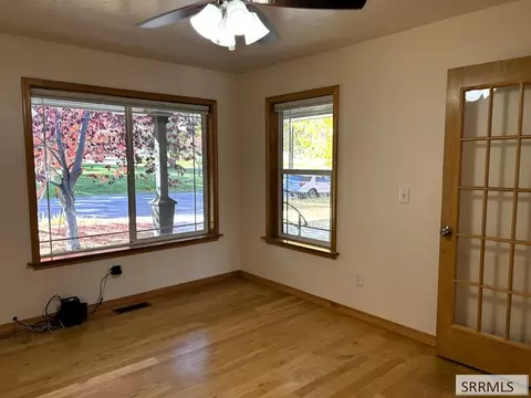 Living - 712 Monroe St, Salmon, ID 83467 photo 6 of 14