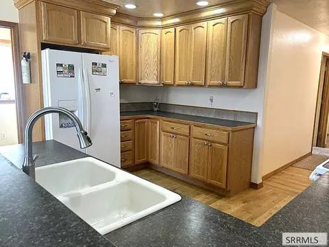 Kitchen - 712 Monroe St, Salmon, ID 83467 photo 4 of 6