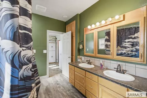 Bath - 855 E 1100 S, Shelley, ID 83274 photo 1 of 2