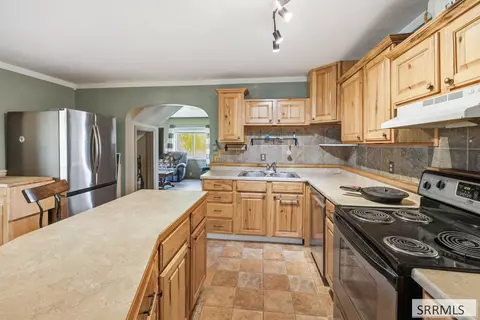 Kitchen - 855 E 1100 S, Shelley, ID 83274 photo 3 of 4