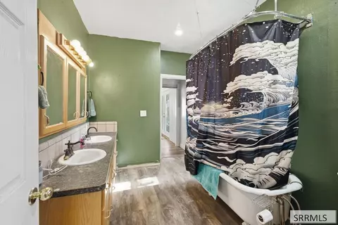 Bath - 855 E 1100 S, Shelley, ID 83274 photo 2 of 2