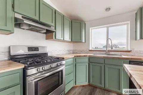 Kitchen - 789 S 1400 W, Pingree, ID 83262 photo 3 of 3