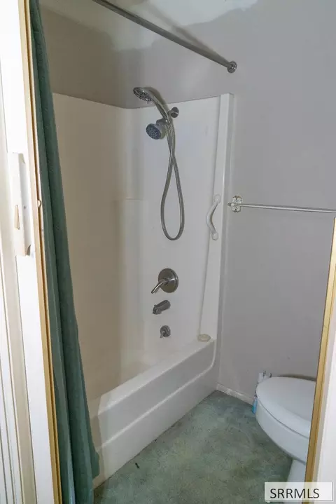 Bath - 429 W 2nd S, Rexburg, ID 83440 photo 3 of 4