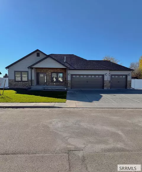 230 Moonlight Dr, Shelley, ID 83274