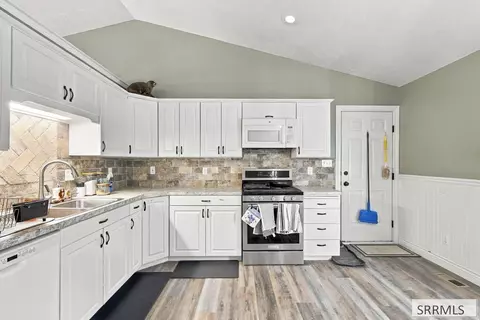 Kitchen - 646 N 3508 E, Menan, ID 83434 photo 1 of 2