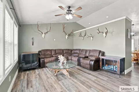 Living - 646 N 3508 E, Menan, ID 83434 photo 1 of 2