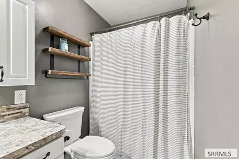 Bath - 646 N 3508 E, Menan, ID 83434 photo 3 of 3