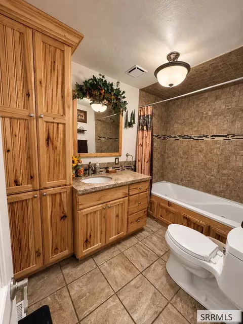 Bath - 224 E 4th N, Saint Anthony, ID 83445 photo 1 of 2