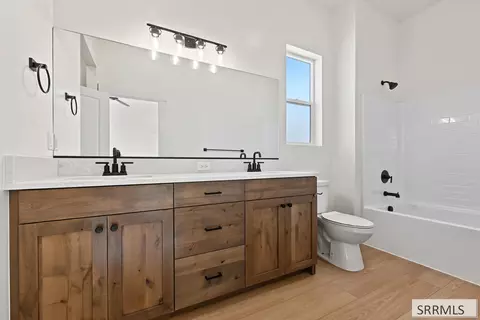 Bath - 3088 Blue Muse Rd, Ammon, ID 83406 photo 1 of 2