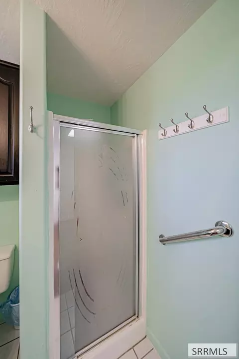 Bath - 601 Casper, Rexburg, ID 83440 photo 3 of 5