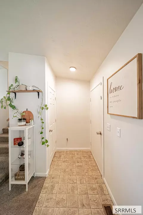 Entry Way - 601 Casper, Rexburg, ID 83440 photo 1 of 2
