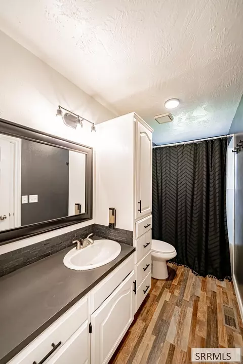 Bath - 601 Casper, Rexburg, ID 83440 photo 2 of 5