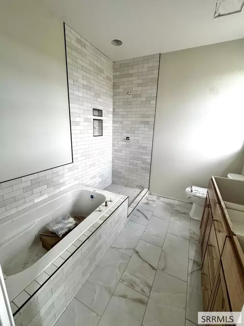 Bath - 1580 Twilight Dr, Rexburg, ID 83440 photo 2 of 3
