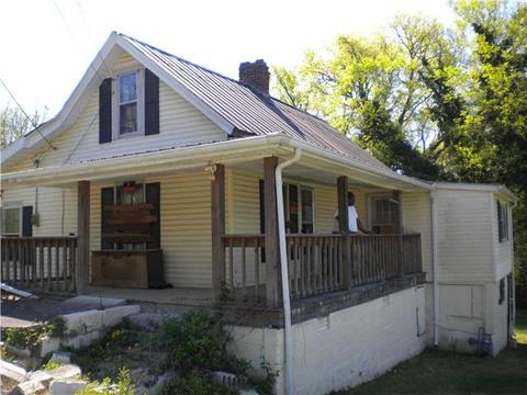 545 Maple St, Pulaski, TN 38478 photo 2
