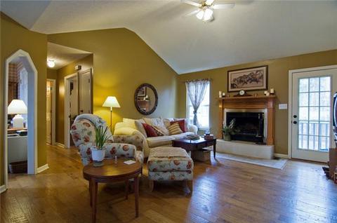 2004 Ruby Travis Dr, Chapmansboro, TN 37035 photo 1