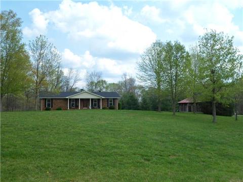 2059 Dade Cir, Dickson, TN 37055 photo 1