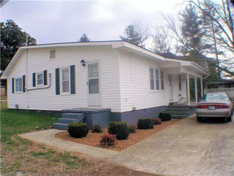 400 Bratton St, Decherd, TN 37324 photo 3