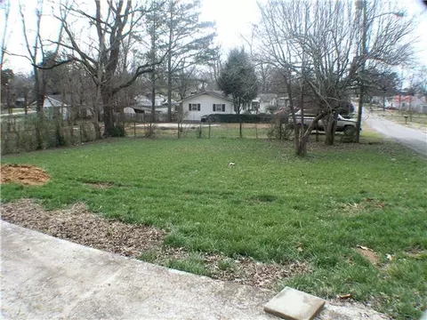 400 Bratton St, Decherd, TN 37324 photo 2