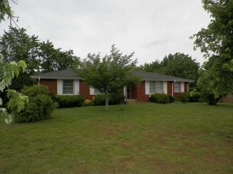 2124 E Hill Dr, Madison, TN 37115 photo 1