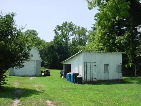 530 Spring St, Decherd, TN 37324 photo 4