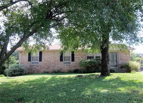 319 Mockingbird Ln, Dickson, TN 37055 photo 1