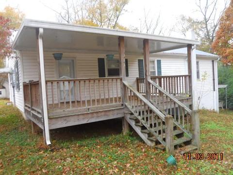 104 Cherry St, Centerville, TN 37033 photo 2