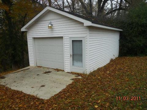 104 Cherry St, Centerville, TN 37033 photo 3