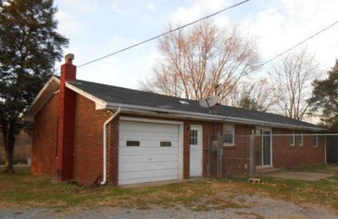 103 Scott Dr, Dickson, TN 37055 photo 2