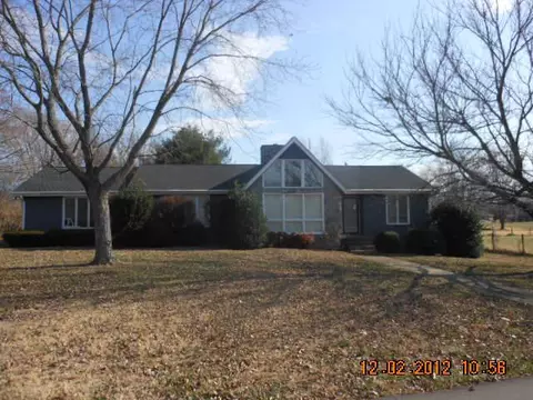208 Sam Davis Dr, Springfield, TN 37172 photo 1