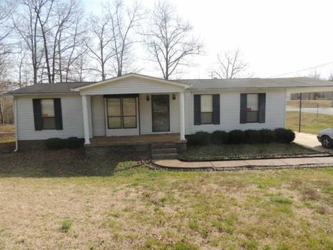 2400 Crestview Dr, Centerville, TN 37033 photo 1