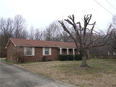 203 Sam Davis Dr, Springfield, TN 37172 photo 1