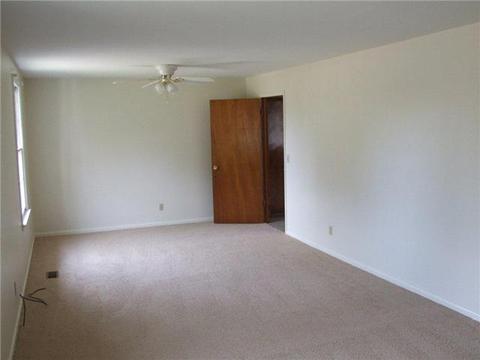 203 Sam Davis Dr, Springfield, TN 37172 photo 2
