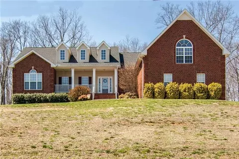 219 Stephen St, Dickson, TN 37055 photo 1