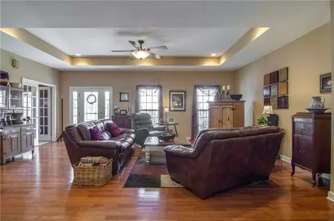 219 Stephen St, Dickson, TN 37055 photo 2