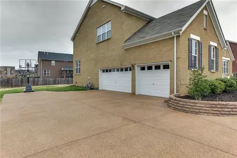 2017 Morton Dr, Spring Hill, TN 37174 photo 2
