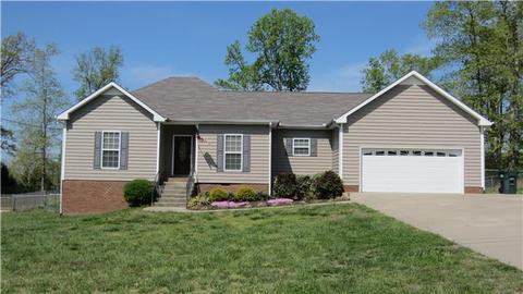 237 Stephen St, Dickson, TN 37055 photo 1