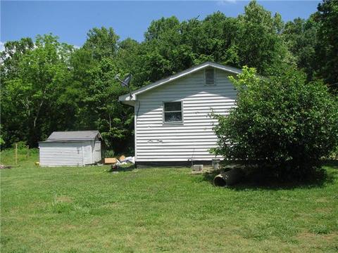 4864 Hembree Rd, Cunningham, TN 37052 photo 2