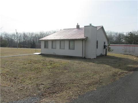 102 Mack St, Dickson, TN 37055 photo 3