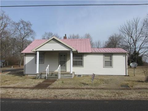 102 Mack St, Dickson, TN 37055 photo 1