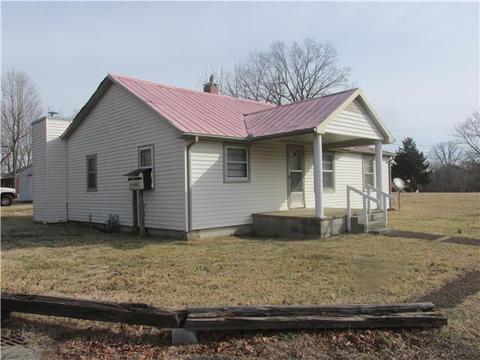 102 Mack St, Dickson, TN 37055 photo 4