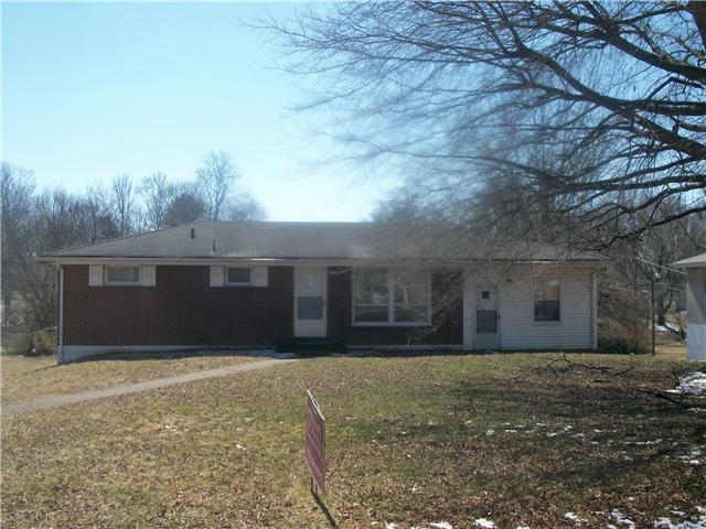 202 Bates Dr, Springfield, TN 37172 photo 1