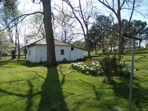 302 W Broad St, Decherd, TN 37324 photo 4