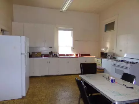302 W Broad St, Decherd, TN 37324 photo 9