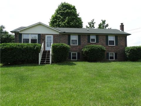 104 E Circle Dr, Burns, TN 37029 photo 1