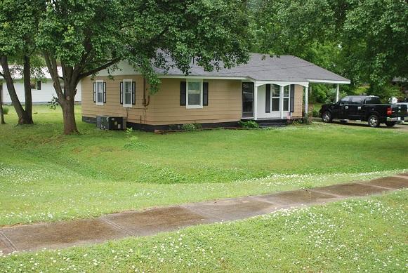 405 Spring St, Decherd, TN 37324 photo 1