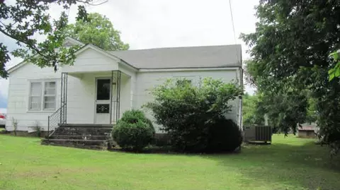 215 Walnut St, Decherd, TN 37324 photo 1