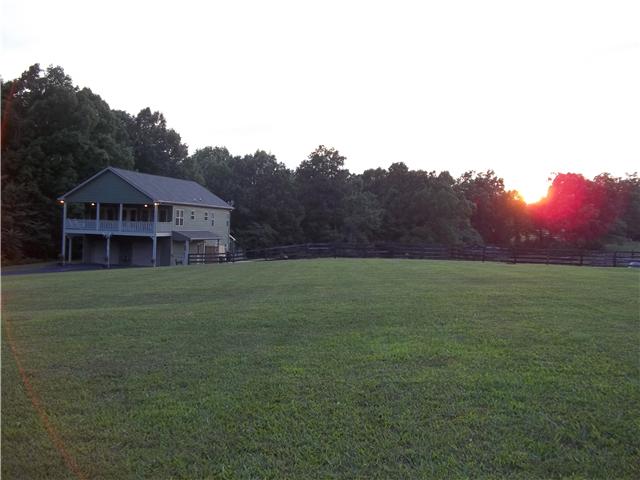 1315 Ridge Rd, Dickson, TN 37055 photo 1