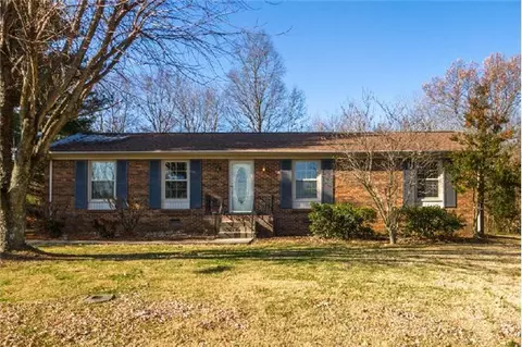 205 Sam Davis Dr, Springfield, TN 37172 photo 1